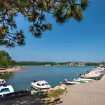Tamaris B Direkt Am Wasser By Interhome * Čižići